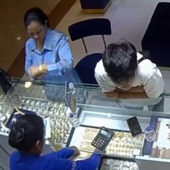 Emak-emak di Bogor Curi Emas Seharga Ratusan Juta, Modus Coba-coba