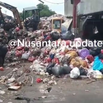 VIDEO: Penampakan Sampah Menggunung di Ciputat