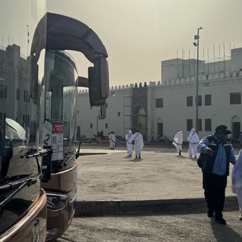 Agar Lebih Nyaman, Jemaah Lansia dan Risti Tetap di Bis saat Niat Umrah di Bir Ali