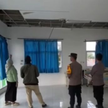 Plafon Puskesmas Perak Jombang Senilai Rp4,2 M Ambruk, Pasien Luka Tertimpa Reruntuhan