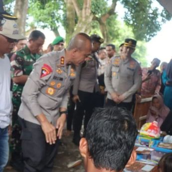 Kapolda Jabar dan Pangdam Beri Bantuan untuk Keluarga Korban Ledakan Amunisi di Garut