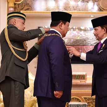 Presiden Prabowo Subianto Terima Bintang Kebesaran Tertinggi Brunei Darussalam dari Sultan Hassanal Bolkiah