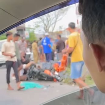 VIDEO: Kereta Hantam Pemotor di Magetan, 4 Orang Tewas