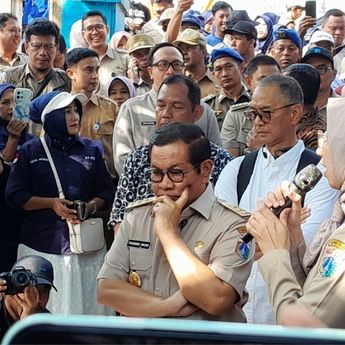 Pramono Enggan Gusur Bangunan di Bantaran Sungai