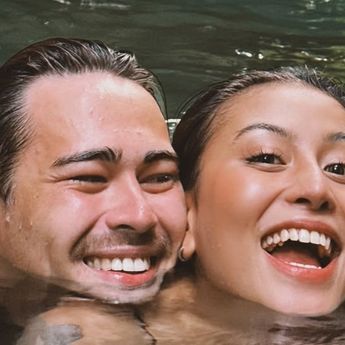 Keciduk Reuni Bareng Mantan, Awkarin Fix Putus dengan Abyakta?