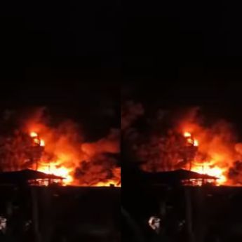 VIDEO: Kebakaran Pabrik Karet di Padang