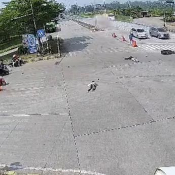 Kecelakaan Avanza Hantam Pemotor, 2 Orang Kritis di Pekalongan