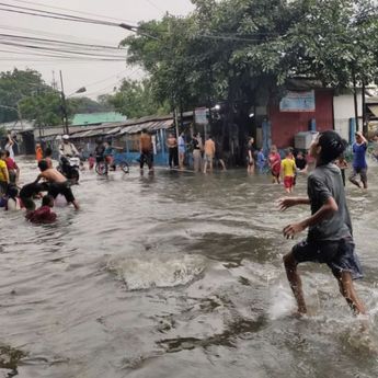 Kali Sekretaris Meluap, Banjir Kembali Genangi Patra Jakbar