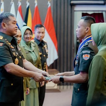 KSAD Jenderal TNI Maruli Simanjuntak Pimpin Upacara Penutupan Dikreg LXV Seskoad