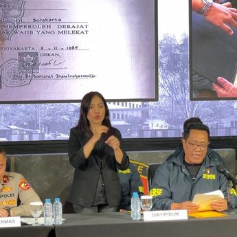 Ijazah Jokowi Tak Dibawa Polisi di Konferensi Pers, dr Tifa: Kasus Narkoba Barang Buktinya Bukan Foto!