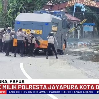 Demo Mahasiswa Uncen Tuntut Penurunan UKT Ricuh, Mobil Polresta Jayapura Dibakar
