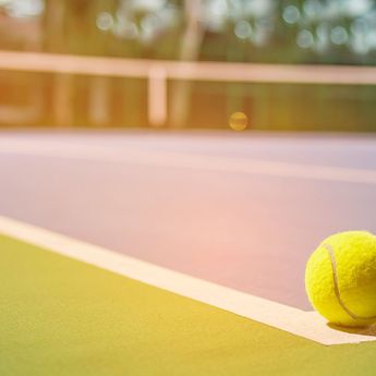Apa Bedanya Padel dan Tenis? Kenali Perbedaan Dua Olahraga Raket Ini!