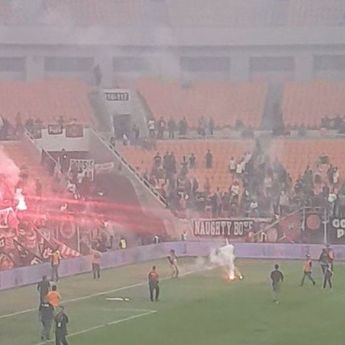 Pramono Anung Tinggalkan Stadion Gegara Suporter Nyalakan Flare di Laga Persija vs Malut United