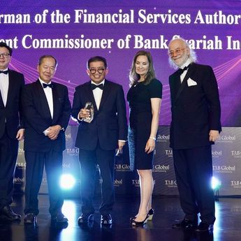 Wakil Dewan Pengawas Danantara Muliaman Hadad Raih Penghargaan dari The Asian Banker