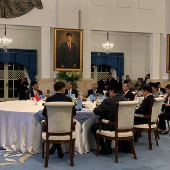 Prabowo Ajak Angkat Gelas untuk Kesehatan Xi Jinping dan Kesejahteraan RRT dalam Jamuan Makan Siang di Istana Negara