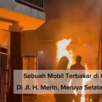 VIDEO: Mobil Mendadak Terbakar Sendiri di Meruya