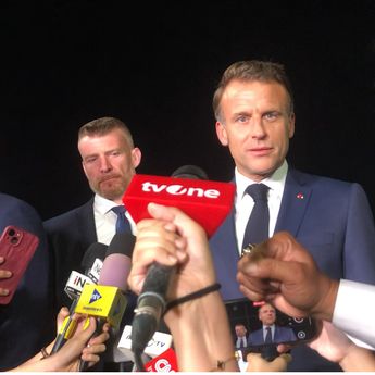 Tiba di Halim, Presiden Macron: Saya Senang di Sini, Negara Kalian Indah