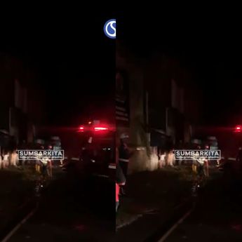 Gudang Spring Bed di Kota Padang Terbakar Hebat