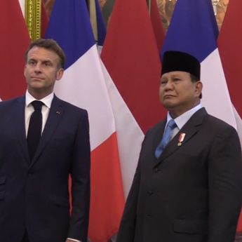 Momen Presiden Macron Terpaku dan Bertanya Sosok Lukisan di Istana Meredeka ke Prabowo