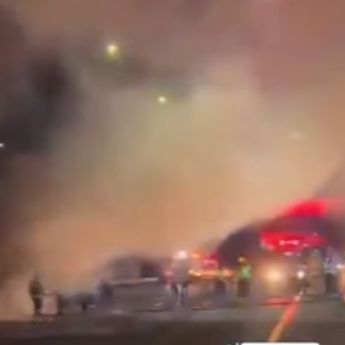 VIDEO: Detik-detik Mencekam Bus Terbakar di KM 47 Tol Karawang Barat