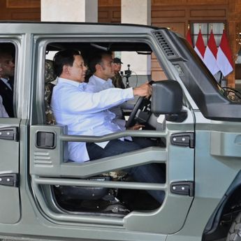 Prabowo Sopiri Presiden Macron Menuju Gedung Graha Utama Akmil Magelang