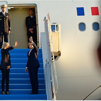 Prabowo Subianto Antar Presiden Macron Berangkat ke Singapura