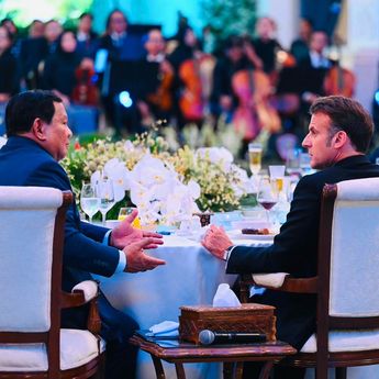 Seskab Teddy: Bukan Alkohol Tapi Sparkling Apple Cider yang Diminum Prabowo dan Macron