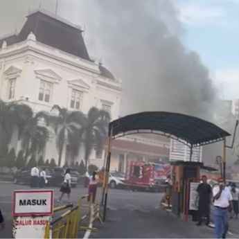 Kebakaran di Kawasan Hotel Danau Toba Medan, Asap Hitam Pekat Membumbung Tinggi