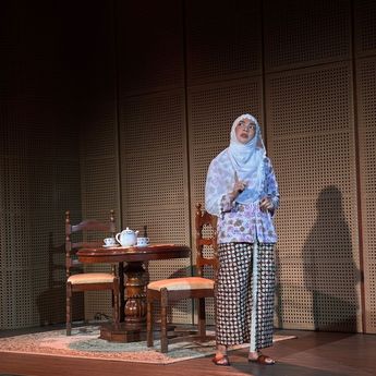 Tika Bravani Tampil Memukau di Monolog 'Aku yang Tak Kehilangan Suara'