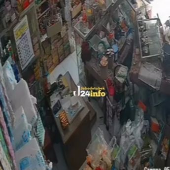VIDEO: Pemotor Hantam Toko Kelontong Sampai Porak Poranda