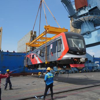 KAI Siap Operasikan 96 Unit Gerbong KRL Baru,  Buatan INKA dan China
