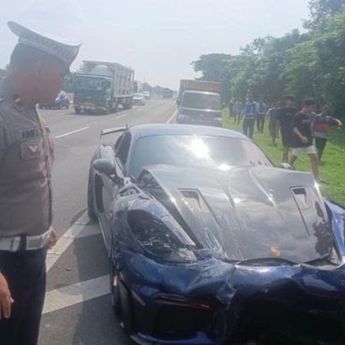 Porsche Sundul Rush Isi 7 Penumpang di Tol Sidoarjo