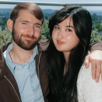 Terungkap Profesi Asher Novkov-Bloom Suami Stephanie Poetri