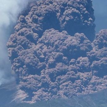 Gunung Etna di Italia Erupsi Hebat, Semburkan Lava dan Abu ke Langit Sisilia