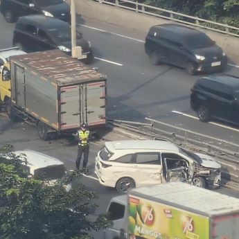 Kecelakaan Libatkan Minibus dan Truk di Tol Wiyoto Wiyono, Kendaraan Alami Kerusakan Parah