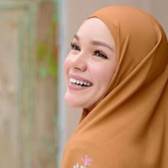 Bukan Kali Pertama, Dewi Sandra Curhat Soal Gagal Pergi Haji Furoda