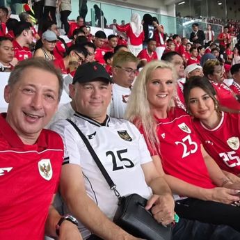 Nontong Timnas di GBK, Jennifer Coppen Duduk Bareng Orangtua Justin Hubner
