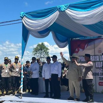 Prabowo Lepas Ekspor Jagung Perdana 1.200 Ton ke Malaysia
