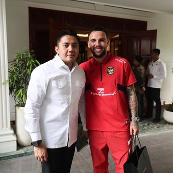 Seskab Teddy Akhirnya Foto Berdua Bareng Calvin Verdonk