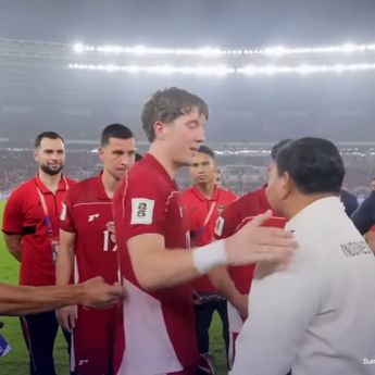 Momen Ole Romeny Tepuk Pundak Prabowo Jadi Sorotan, Rizky Ridho Langsung Colek