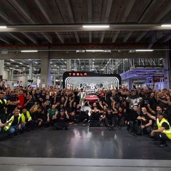 Tesla Capai Tonggak Baru, Produksi Mobil ke-8 Juta di Seluruh Dunia