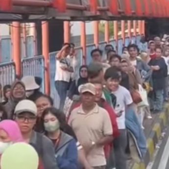Antrean Panjang Penumpang Transjabodetabek Rute Blok M-Bogor Viral di Media Sosial