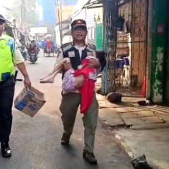 Dramatis! Detik-detik Satpol PP Amankan Anak yang Disiksa Orang Tua di Kebayoran Lama