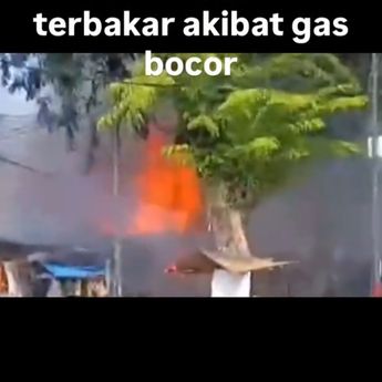 Pasar Ampera Kampung Ambon Kebakaran Gara-gara Gas Bocor