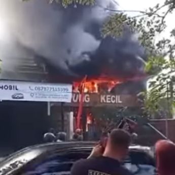 Kebakaran Kampung Kecil BSD Nyaris Menyambar Bangunan Lain