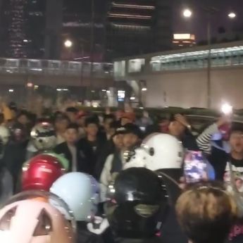 Konser Gratis Iwan Fals Bikin Macet Parah di Pancoran