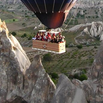 Kecelakaan Balon Udara di Resor Wisata Turki Tewaskan 1 Orang, 19 Wisatawan Indonesia Luka-luka