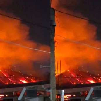 Ngeri! Rumah Warga Jatijajar Depok Kebakaran Hebat