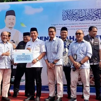 Daihatsu Rayakan Iduladha 1446 H dengan Berbagi Hewan Kurban ke Masyarakat Sekitar