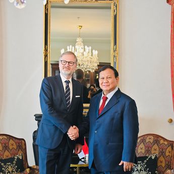 Transit di Praha, Prabowo Terima Kunjungan PM Ceko Petr Fiala